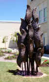 COURAGE_POD_SCULPTURE.jpg (120909 bytes)